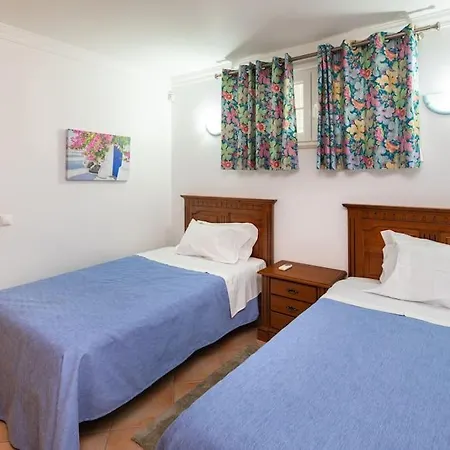 Villa 7+1 Bedroom Private Villa, Heated Pool, Games, Bbq Albufeira