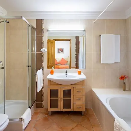 7+1 Bedroom Private Villa, Heated Pool, Games, Bbq וילה